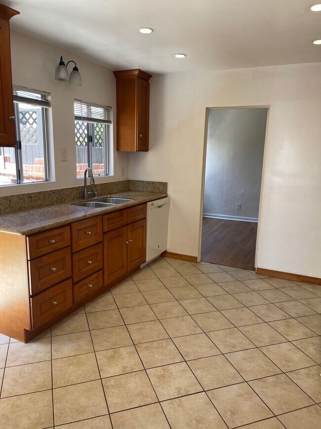 Building Photo - ONE TIME RENTAL - CHARLOTTE