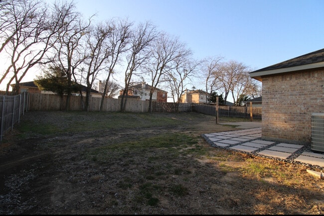 Building Photo - 1405 Meadowlark Ln