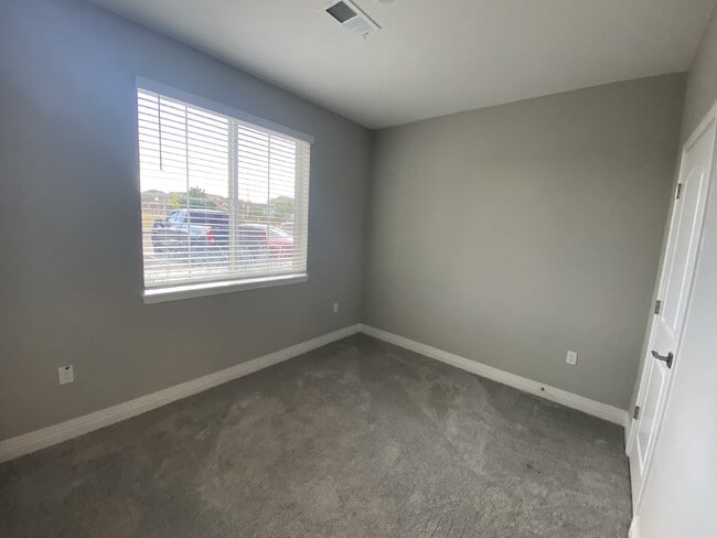 Building Photo - Newly Built Condo in the Side Creek Neighborhood!
