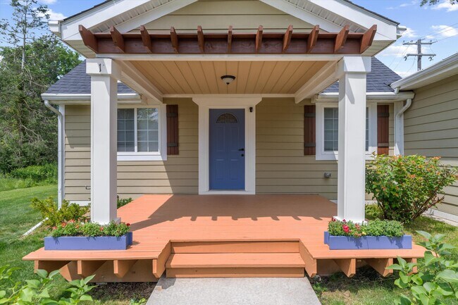 Building Photo - 1 Maple Vlg Ct