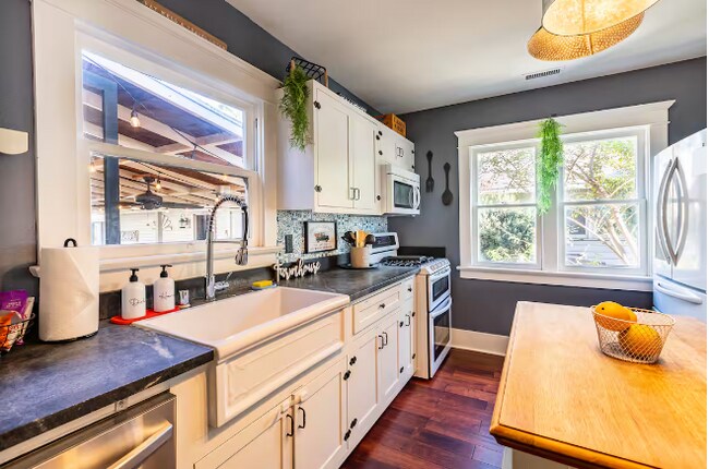 Building Photo - 3981 Rosewood Pl