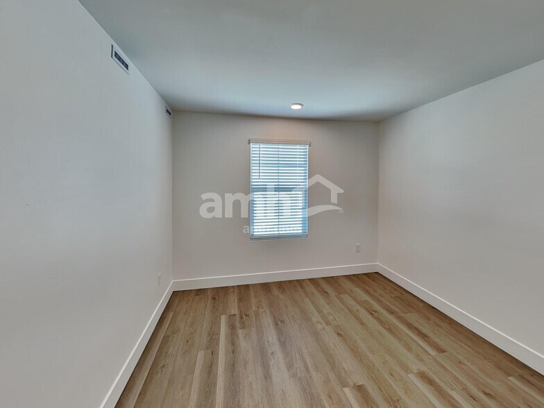 Building Photo - 9596 Harkes Dr