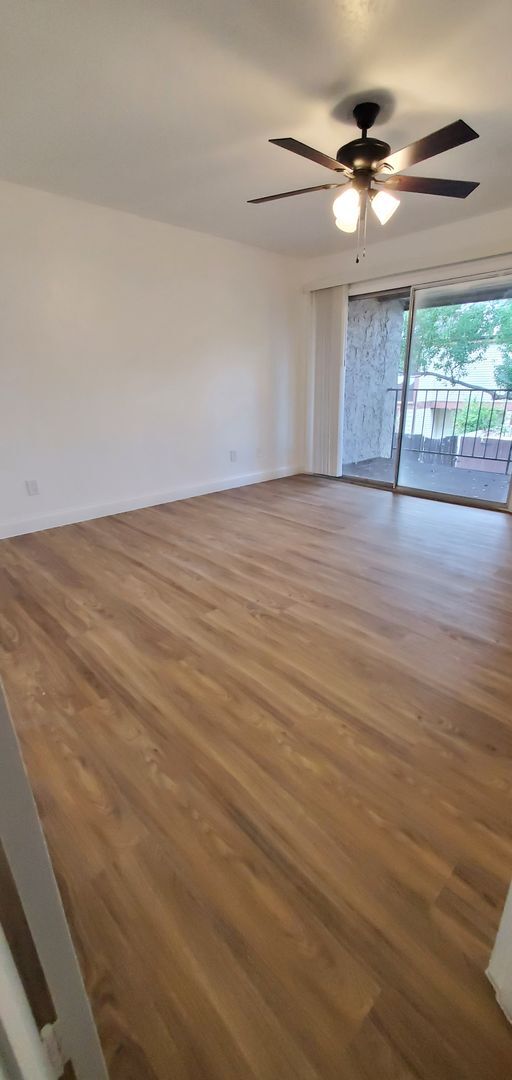 Building Photo - Two bedroom town home near the Mall at Mil...