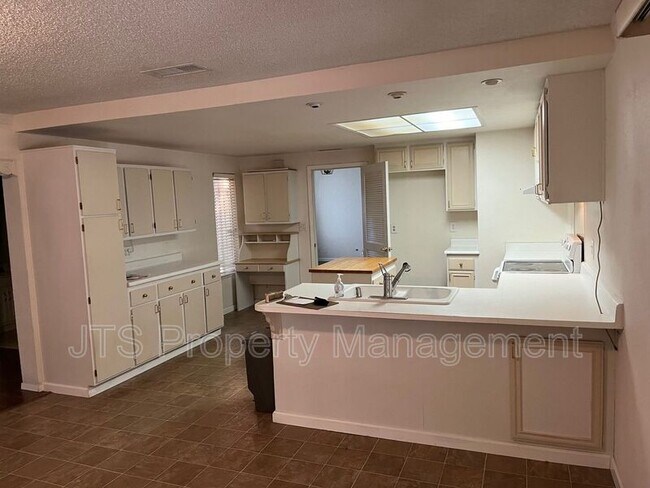 Building Photo - 6830 Mellodora Dr