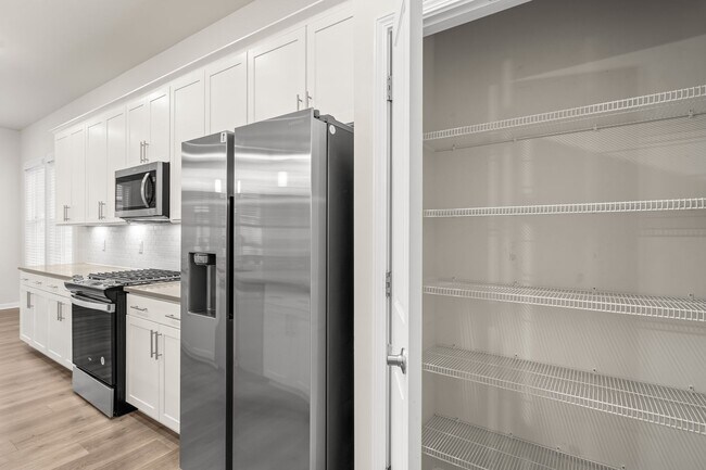 Building Photo - Amazing Durham Location - Easy commute to RTP, Brier Creek