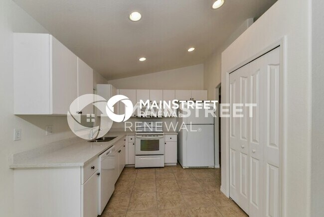 Building Photo - 3 Bedroom Pet-Friendly Home in NORTH PORT,...