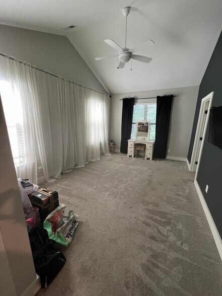 Building Photo - 213 Thompson Park Dr