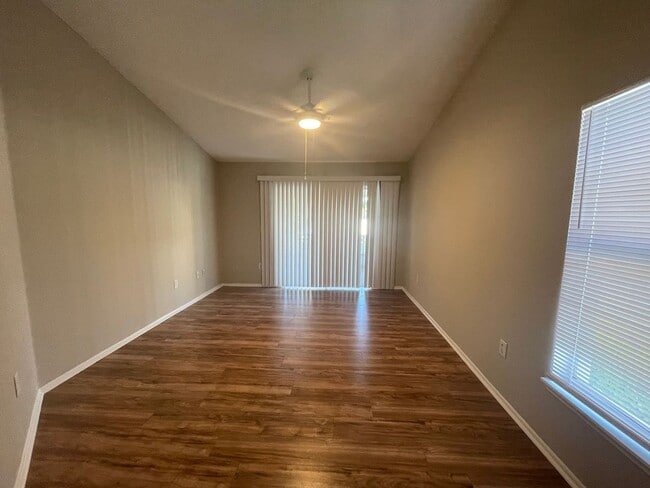 Building Photo - Quick Move in at this Brandon Home for Rent