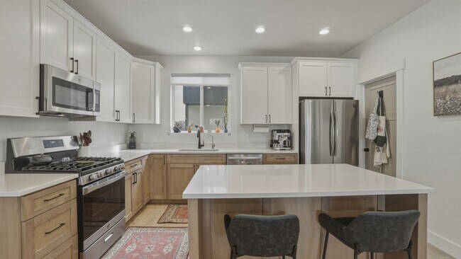 Building Photo - 108 W Ryker Ln