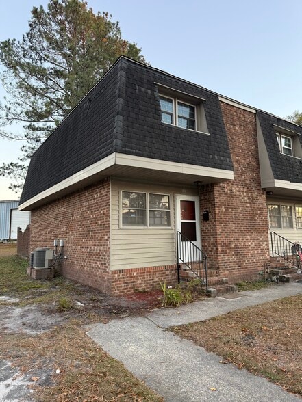 Primary Photo - 101 Woodside Ave