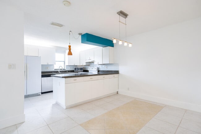 Building Photo - 9460 SW 61st Way