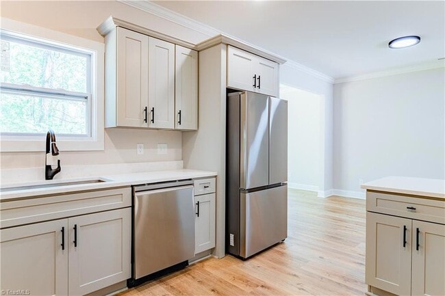 Building Photo - 6 Teaberry Ct