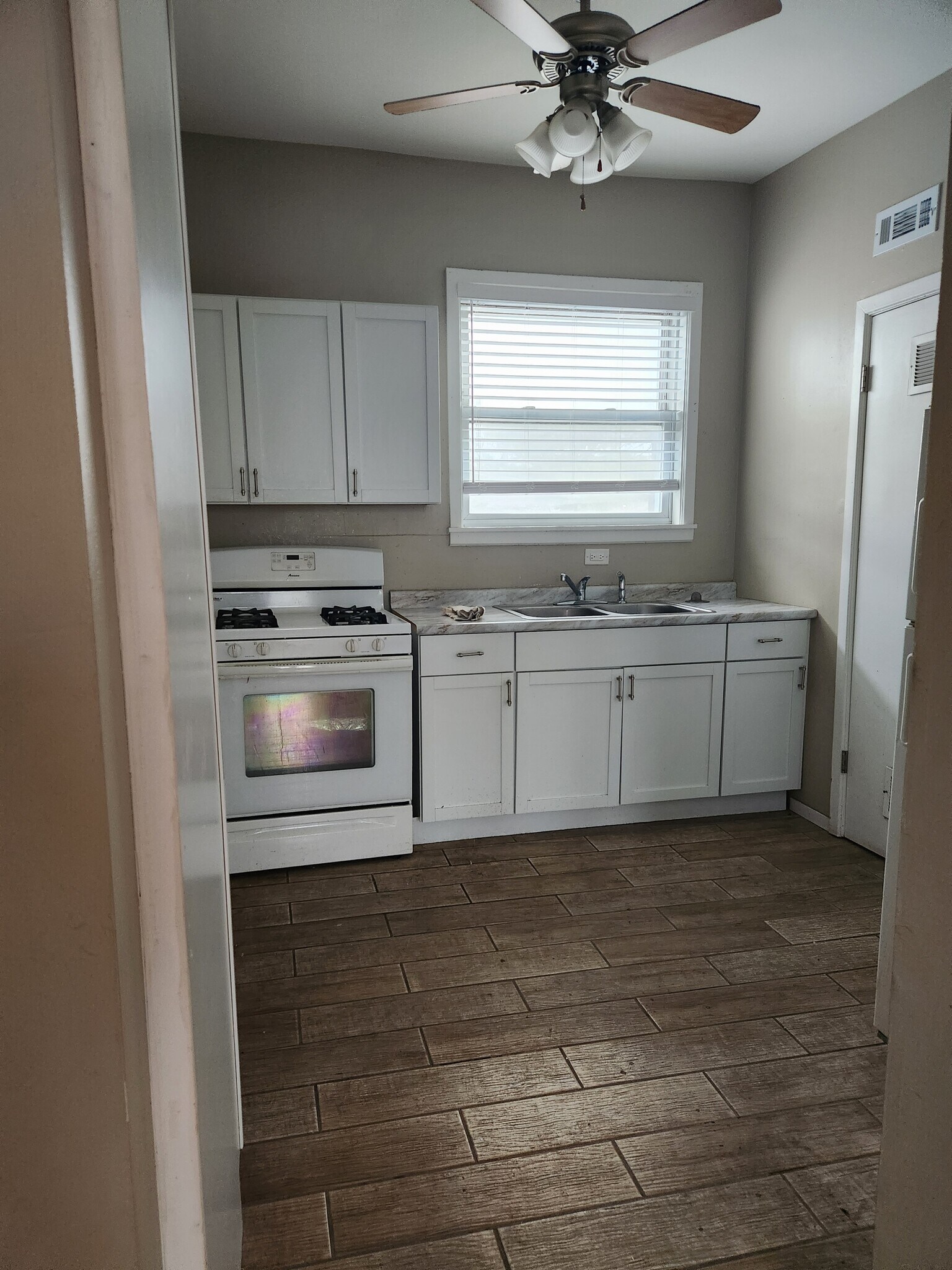 Kitchen - 2206 E 84th St