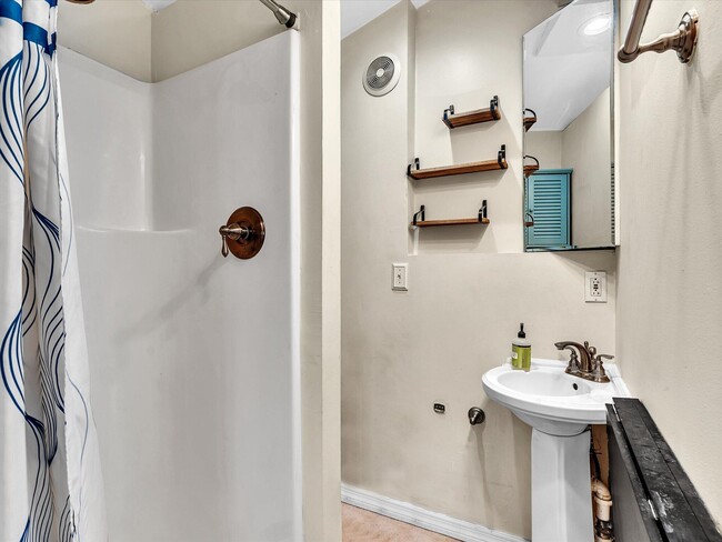 Building Photo - 436 38th St