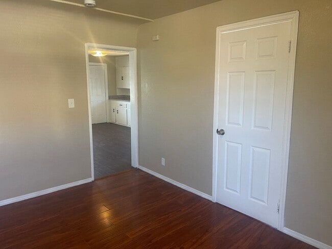 Building Photo - Wonderful Stand Alone Home