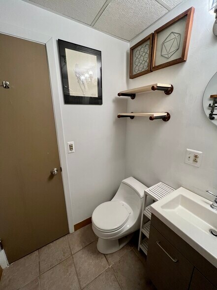 Building Photo - 222 Williams St E