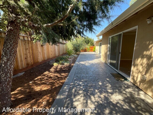 Building Photo - 4 br, 3 bath House - 2820 Donizetti Court