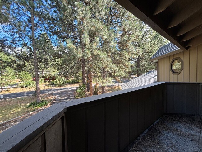 Building Photo - Stunning 3 Bed/ 2.5-Bath Home on the River...