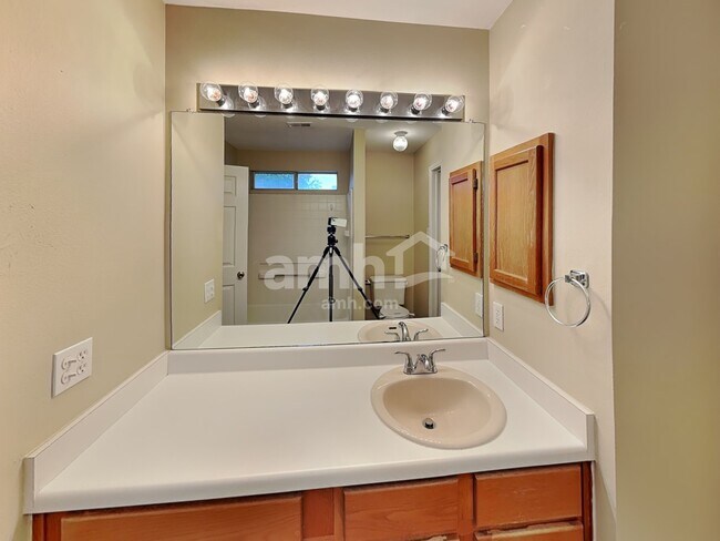 Building Photo - 9446 Swans Crossing