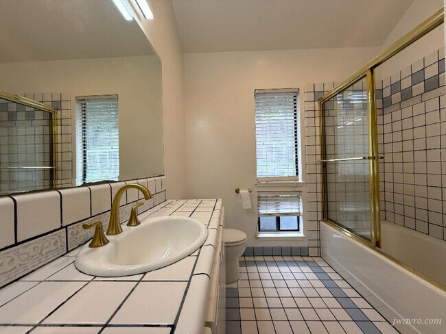 Building Photo - 165 Tiptoe Ln