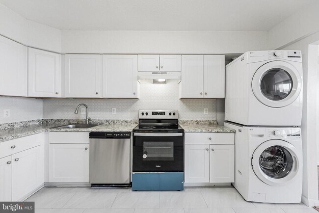 Building Photo - 3713 S George Mason Dr