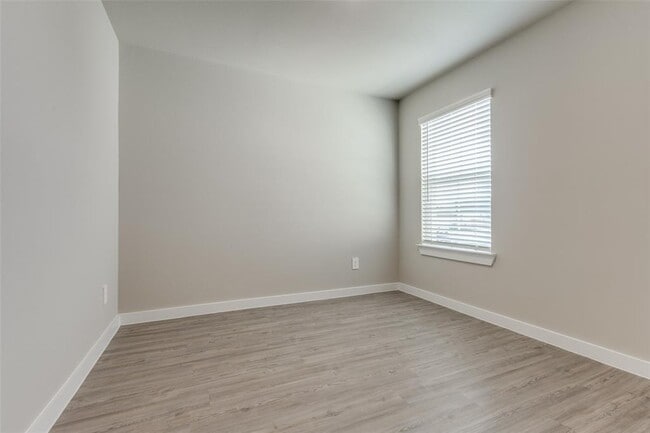 Building Photo - 925 Oak Mist Ln