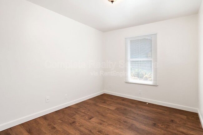 Building Photo - 16 Adeline Ct
