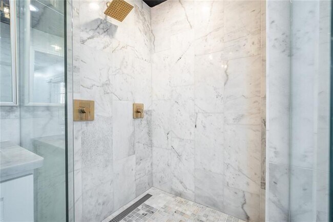 Building Photo - 1445 Monroe Dr NE