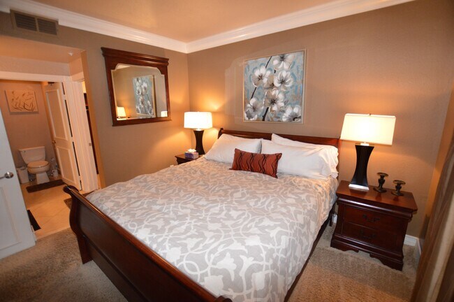 Building Photo - Meridian - Luxury 2 Bed | 2 Bath Condo