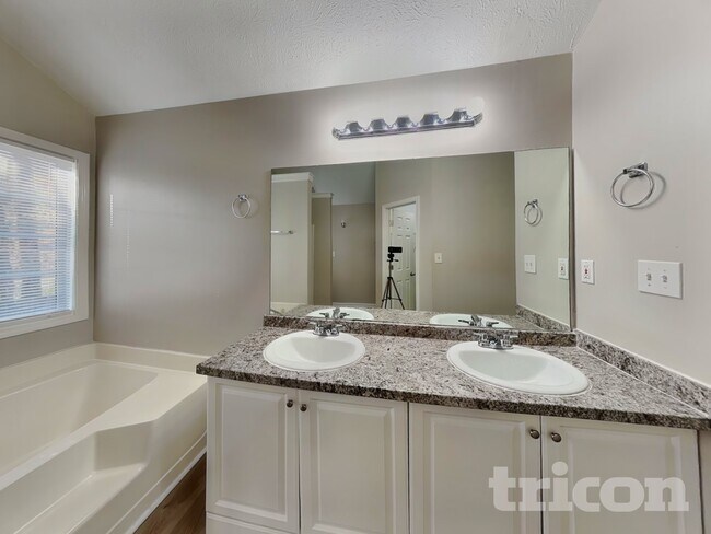 Building Photo - 235 Princeton Way