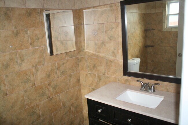 Building Photo - Beautifully Updated 2 bed 2 bath in  Seven Springs