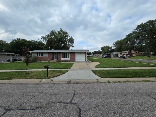 Building Photo - 420 Steinway Rd