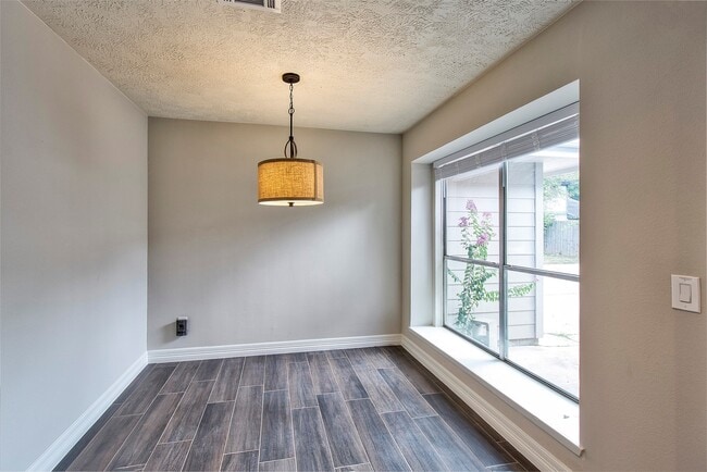 Building Photo - 3415 Pecan Point Dr