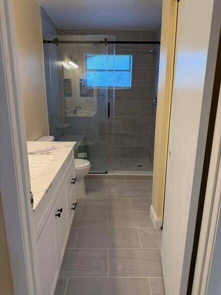 Building Photo - 501 W 1st St