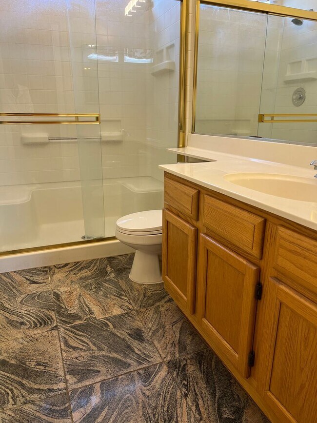 Building Photo - LOVELY 4 BEDROOM HOME IN LAGUNA CREEK!