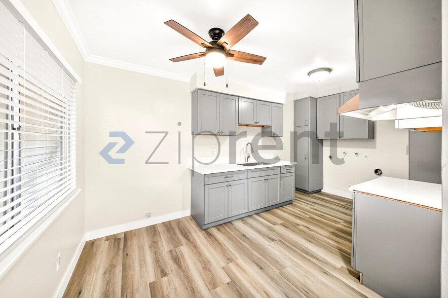 Building Photo - 2301 W Beverly Blvd