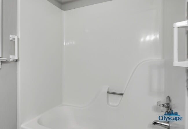 Building Photo - Charming Farmhouse-style Home Adjacent to Huguenot Park!