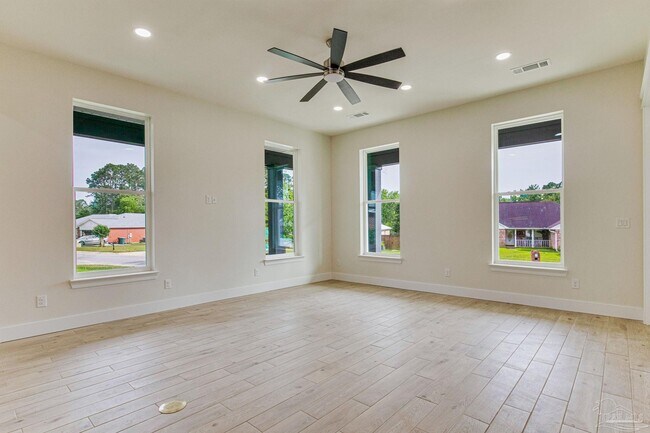 Building Photo - 412 Elcino Dr