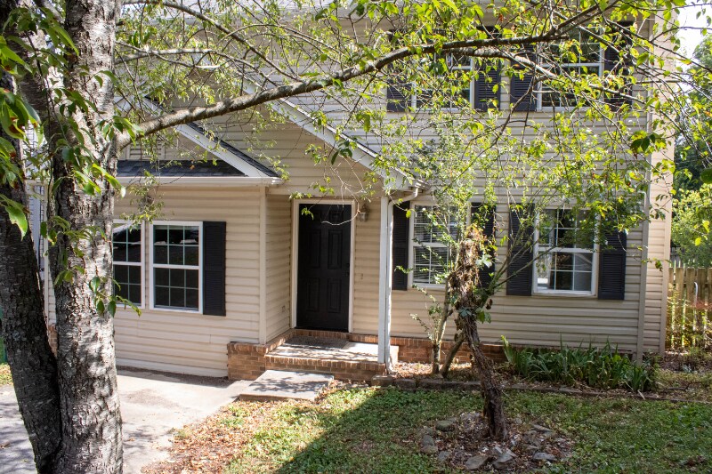 Building Photo - 9201 Shady Bend Ln