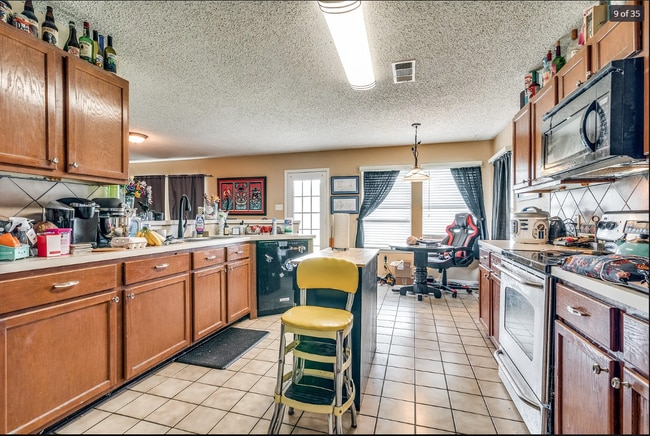 Building Photo - 4510 Lake Haven Dr