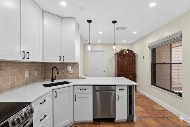 Building Photo - 500 Crosswinds Dr
