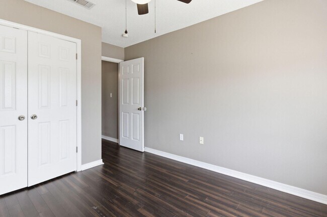 Building Photo - 122 Nivana Dr