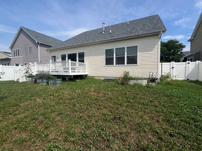 Building Photo - 5 bedroom 3.5 bath home