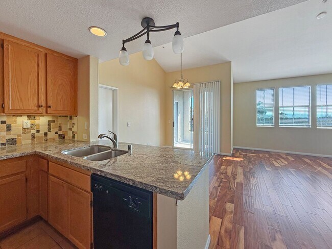 Building Photo - Charming 2BR/2BA Condo in Chula Vista!