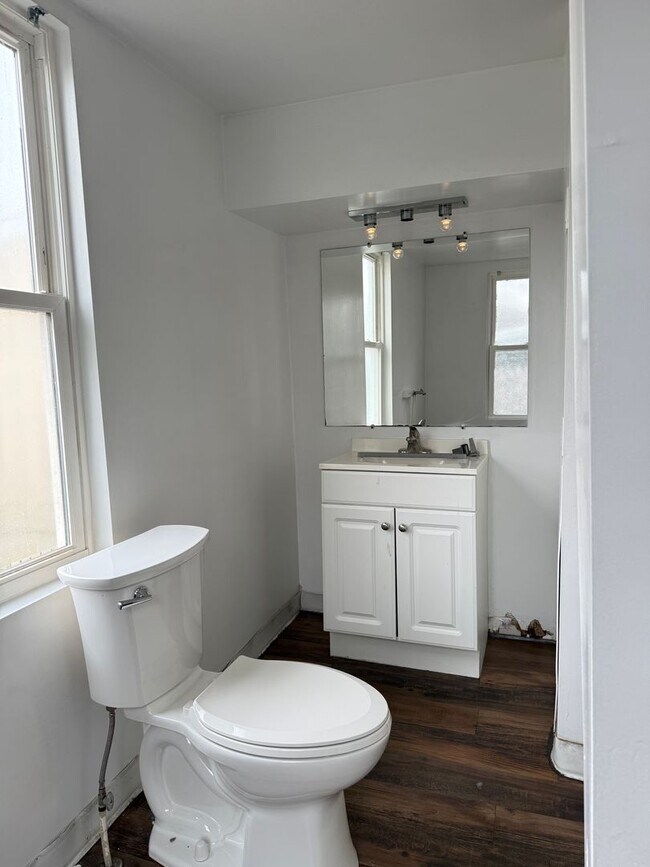 Building Photo - 225 N 3rd St