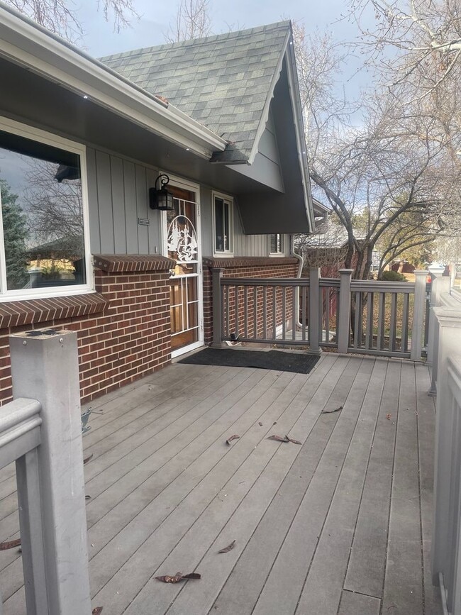 Building Photo - Charming and Updated 3 bed w/ Basement home in fantastic location!