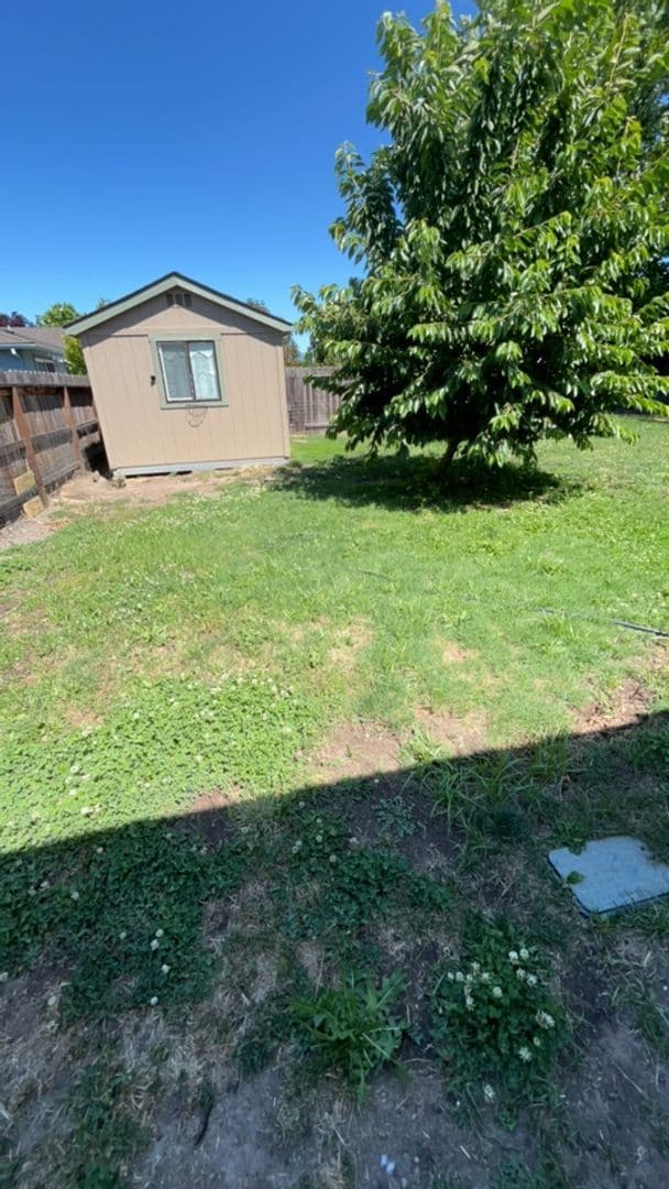 Building Photo - NEW TO MARKET, CLOSE TO SOUTH MEDFORD HIGH...
