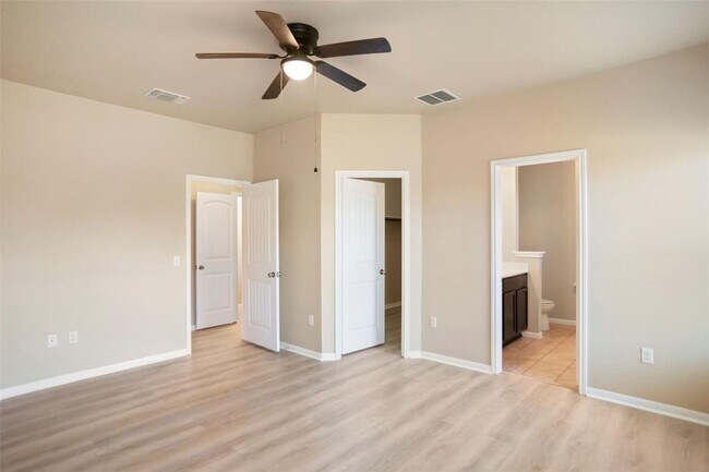 Building Photo - 126 Denton Dr