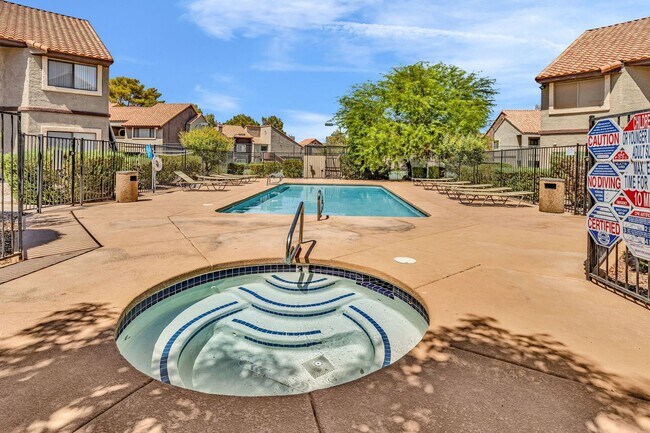 Building Photo - SW!! 2 Bedroom Condo!! 1st Floor!! Newly r...