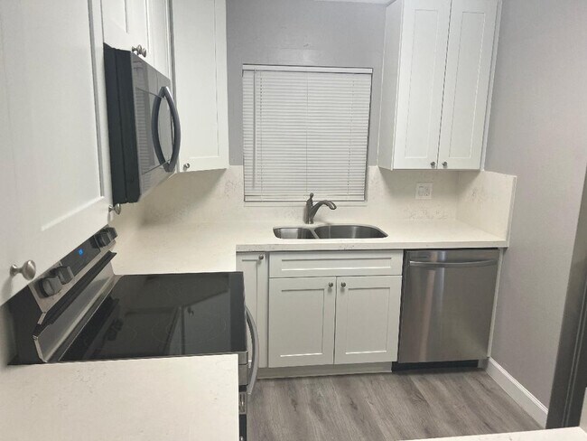 Building Photo - 9461 Evergreen Pl